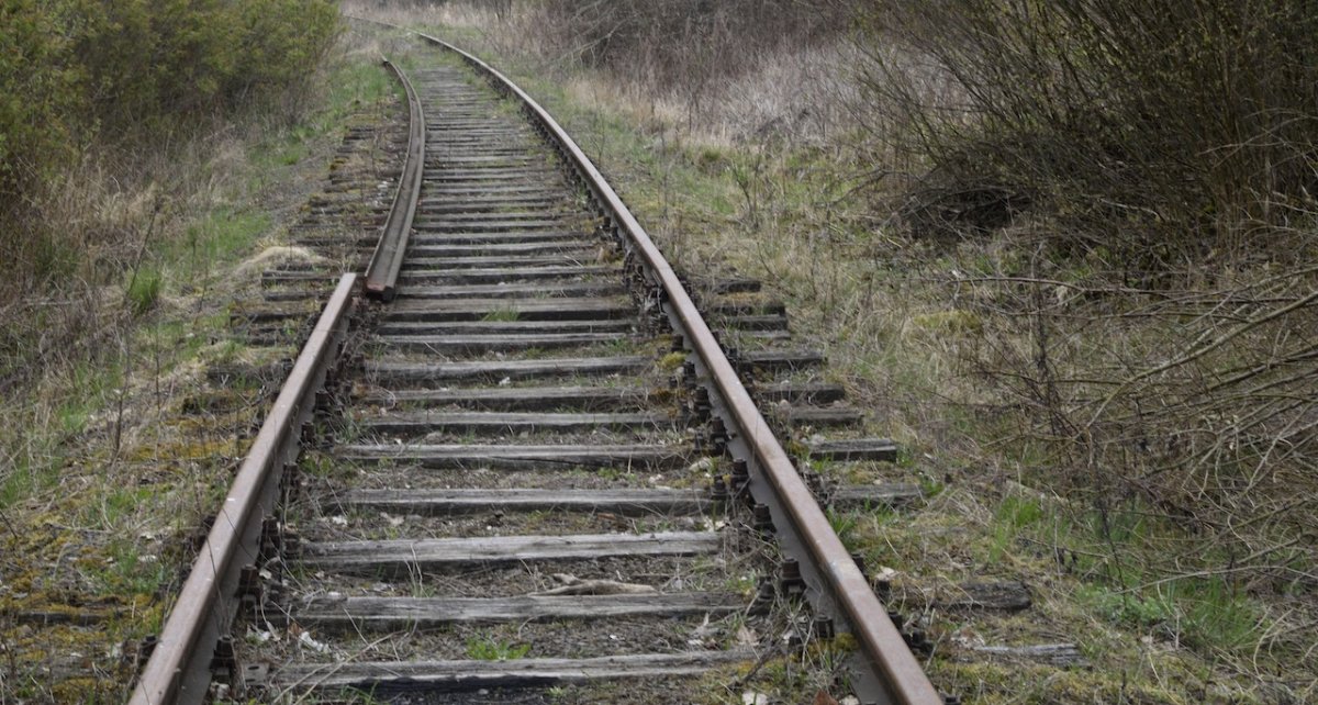 Rozkradają nadzalewową kolej 