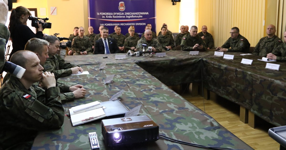 Wideokonferencja ministra Macierewicza w elbląskiej dywizji 