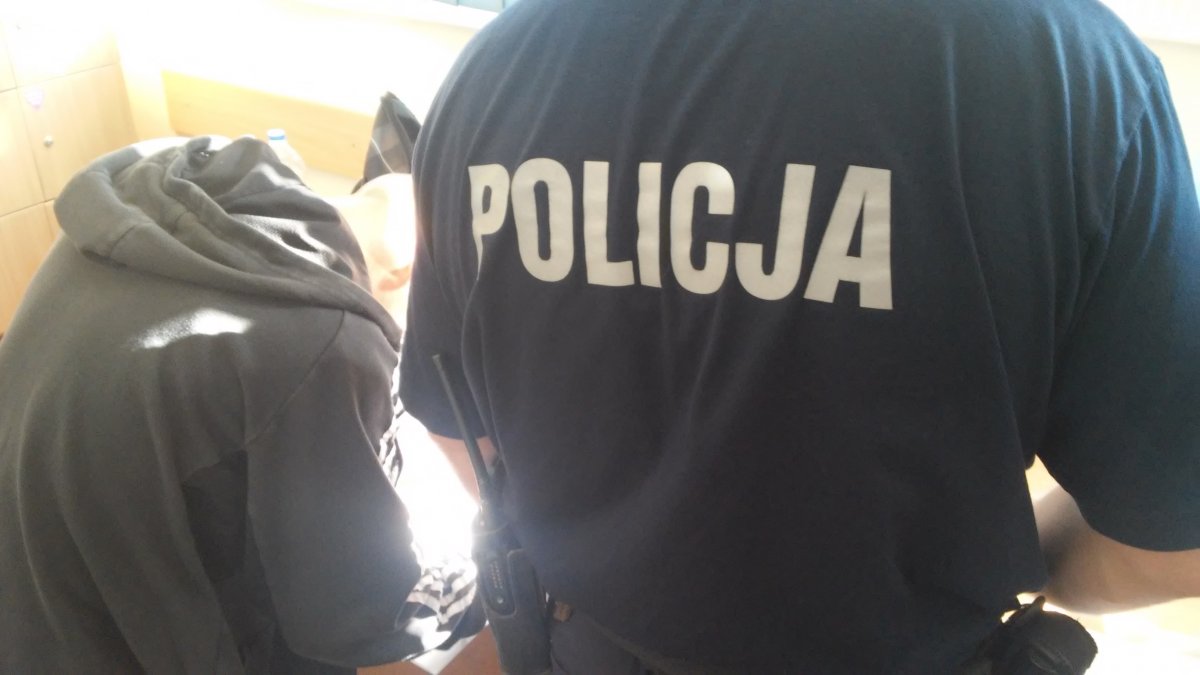 Ukradł cukierki i sałatkę, bo był głodny. 43-latek miał 1,8 promila