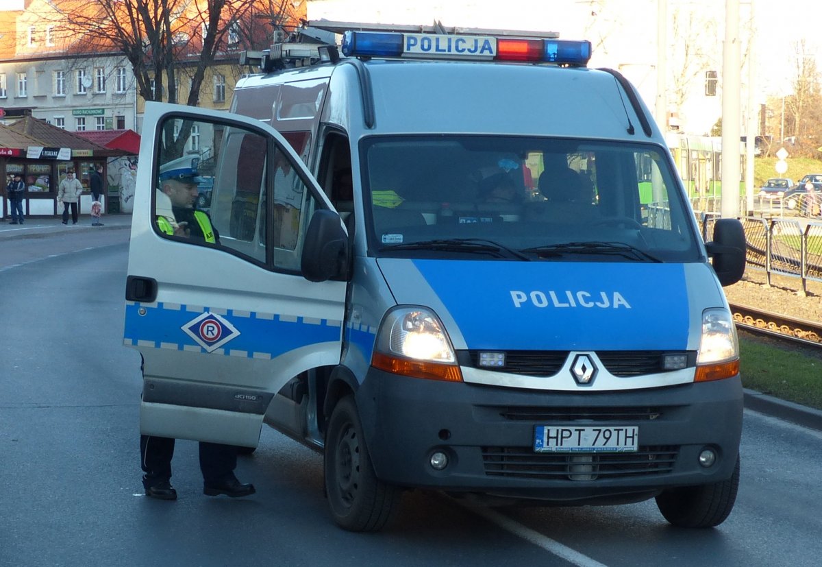 Wypadek na Płk. Dąbka, kierowca uciekł. Policjanci dotarli do podejrzewanego