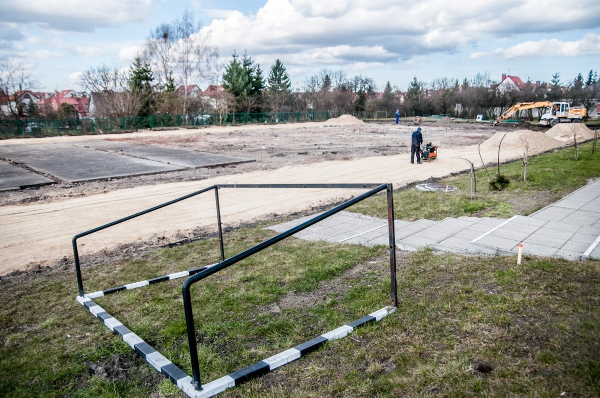 Budują pierwszy orlik lekkoatletyczny w Elblągu [zdjęcia]