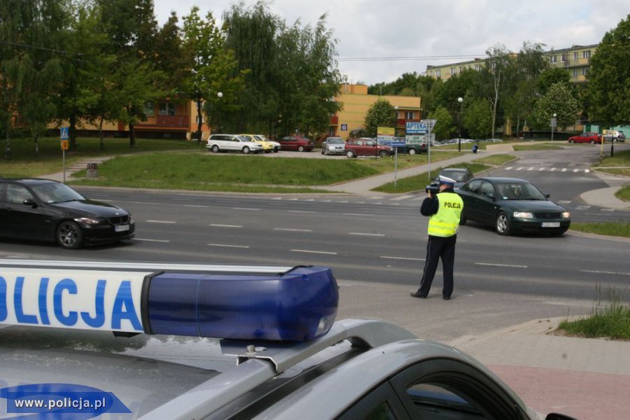 Złapany na szybkiej jeździe. Okazało się, że sąd już wcześniej zabrał mu prawo jazdy