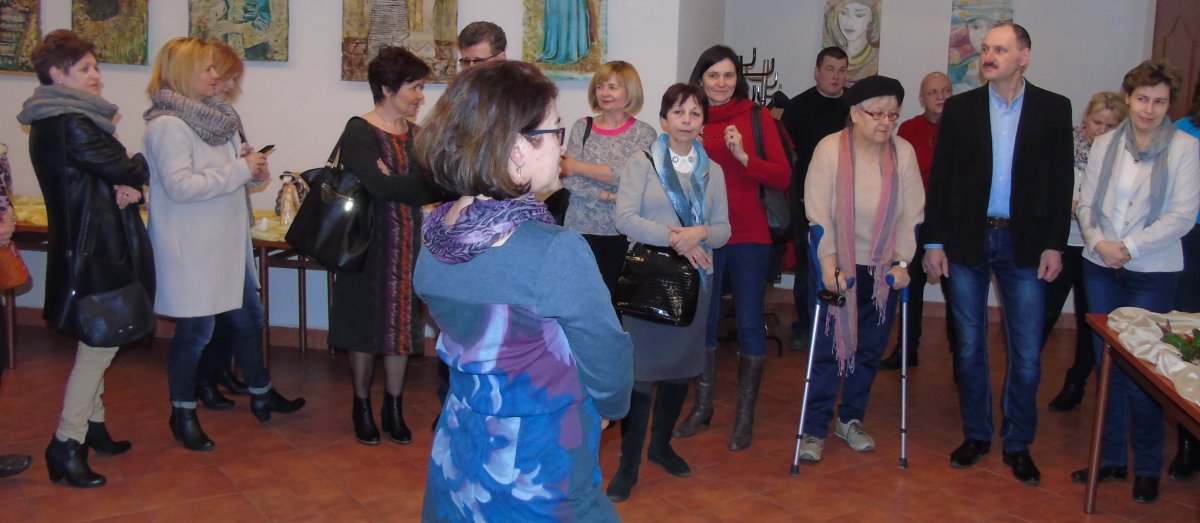 Batiki Barbary Wilińskiej na wystawie w ośrodku kultury