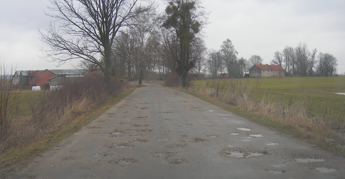 W Leżnicy walczą o naprawę drogi. 