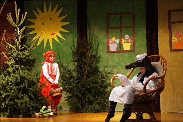Czerwony Kapturek na scenie POK