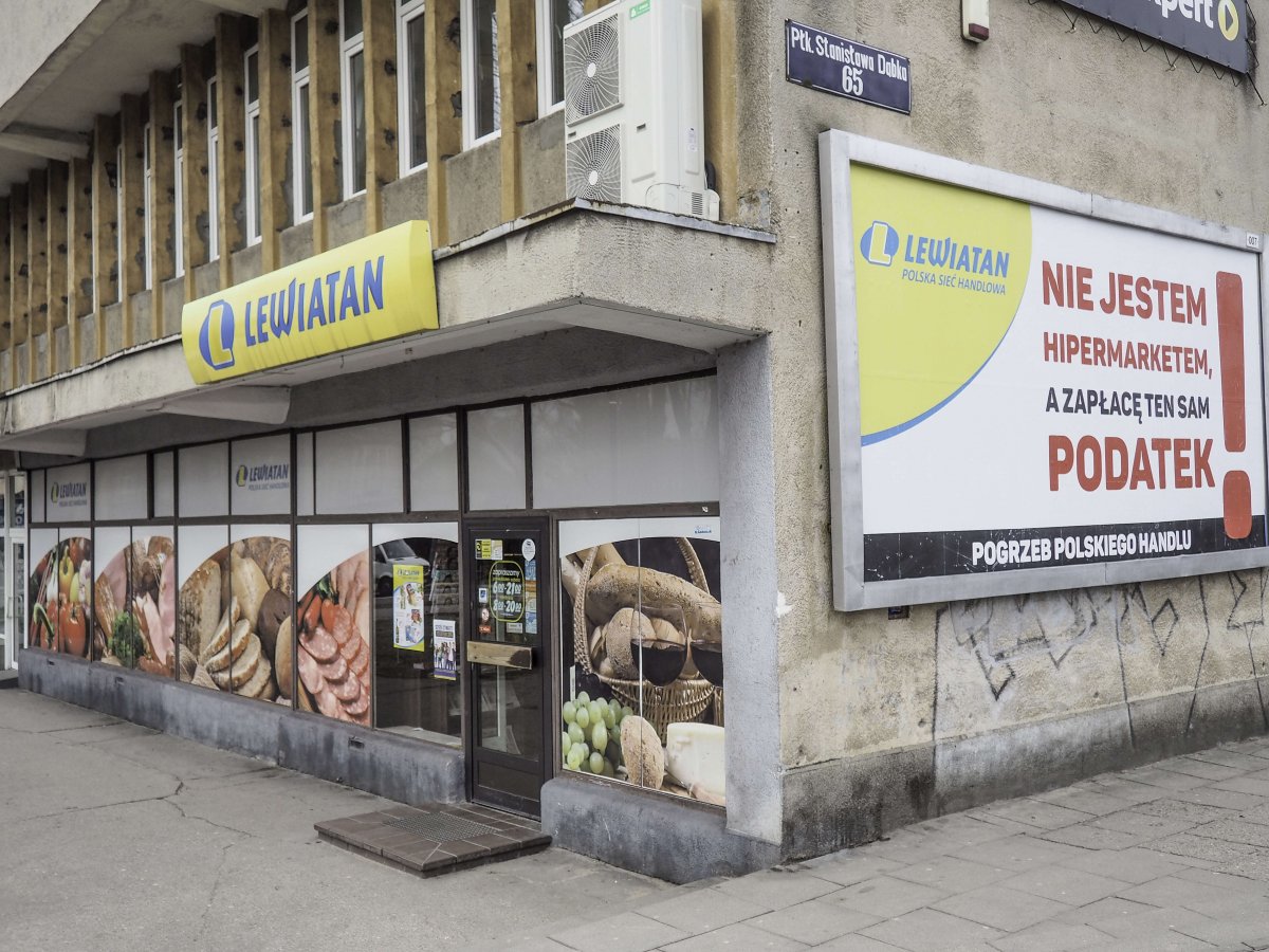 Kupcy nie godzą się na nowy podatek. Taki billboard zawisł na Płk. Dąbka