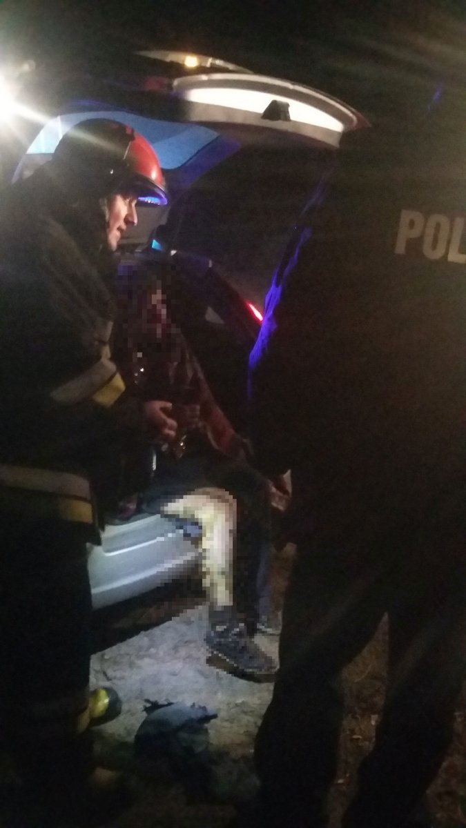 Policjanci uratowali mężczyznę z pożaru trawy... Paliła się na nim już odzież