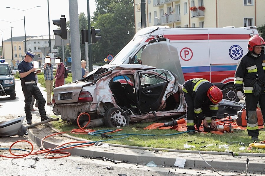 Prokuratura: to kierowca karetki jest głównym sprawcą śmiertelnego wypadku