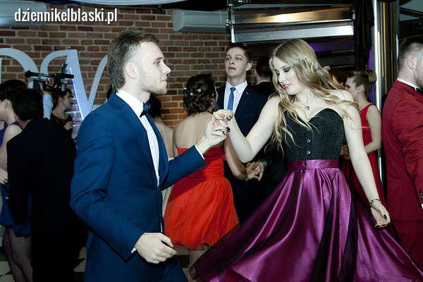 Studniówki w Elblągu. Zobacz, jak bawili się elbląscy maturzyści [zdjęcia, filmy]