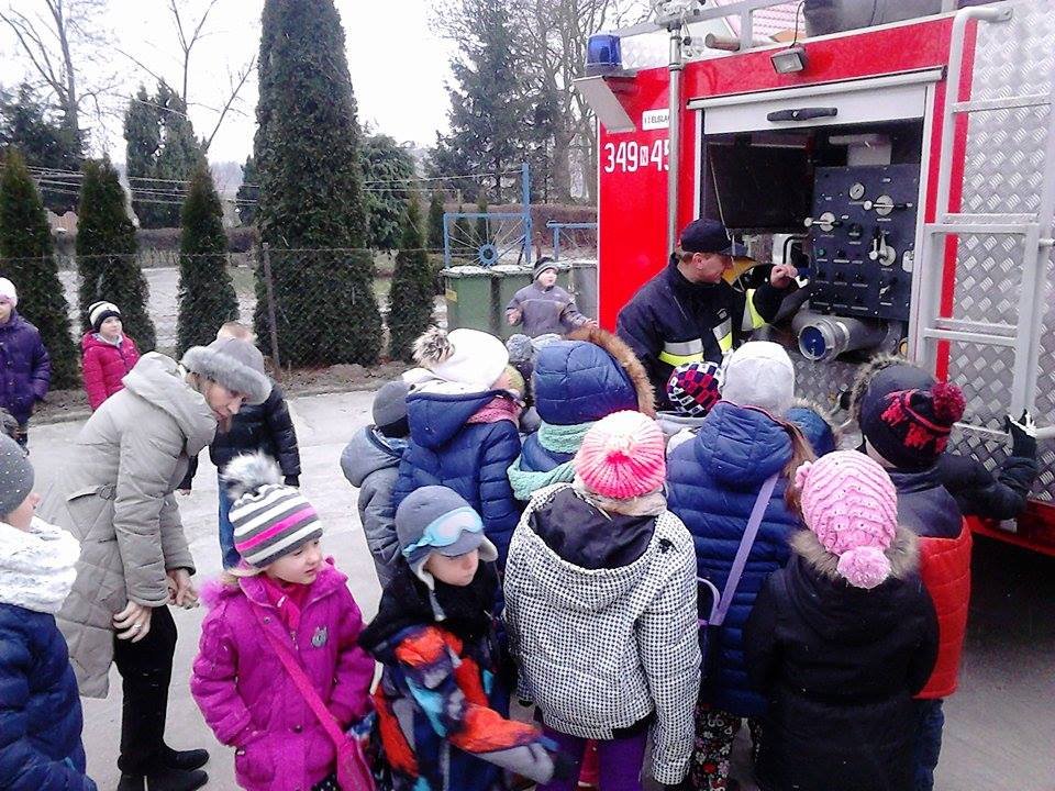 Strażacy z Krzewska odwiedzili dzieci ze szkoły w Żurawcu [zdjęcia]