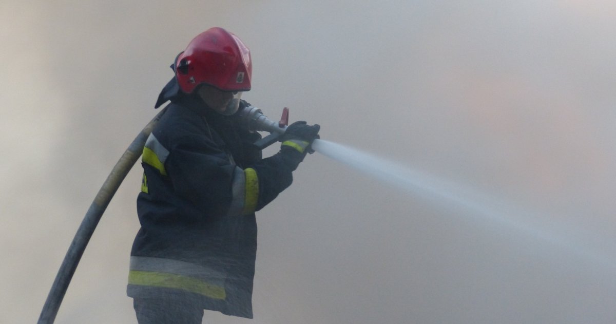 Pożar w budynku na Mickiewicza. 30 osób ewakuowano, 2 trafiły do szpitala