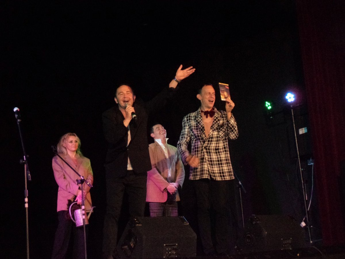 Kabaret Pod Wyrwigroszem rozbawił publiczność w Młynarach. Zdjęcia