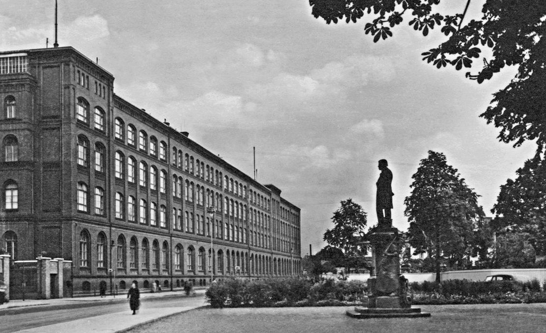 Dzieje pomnika Ferdynanda Schichaua
