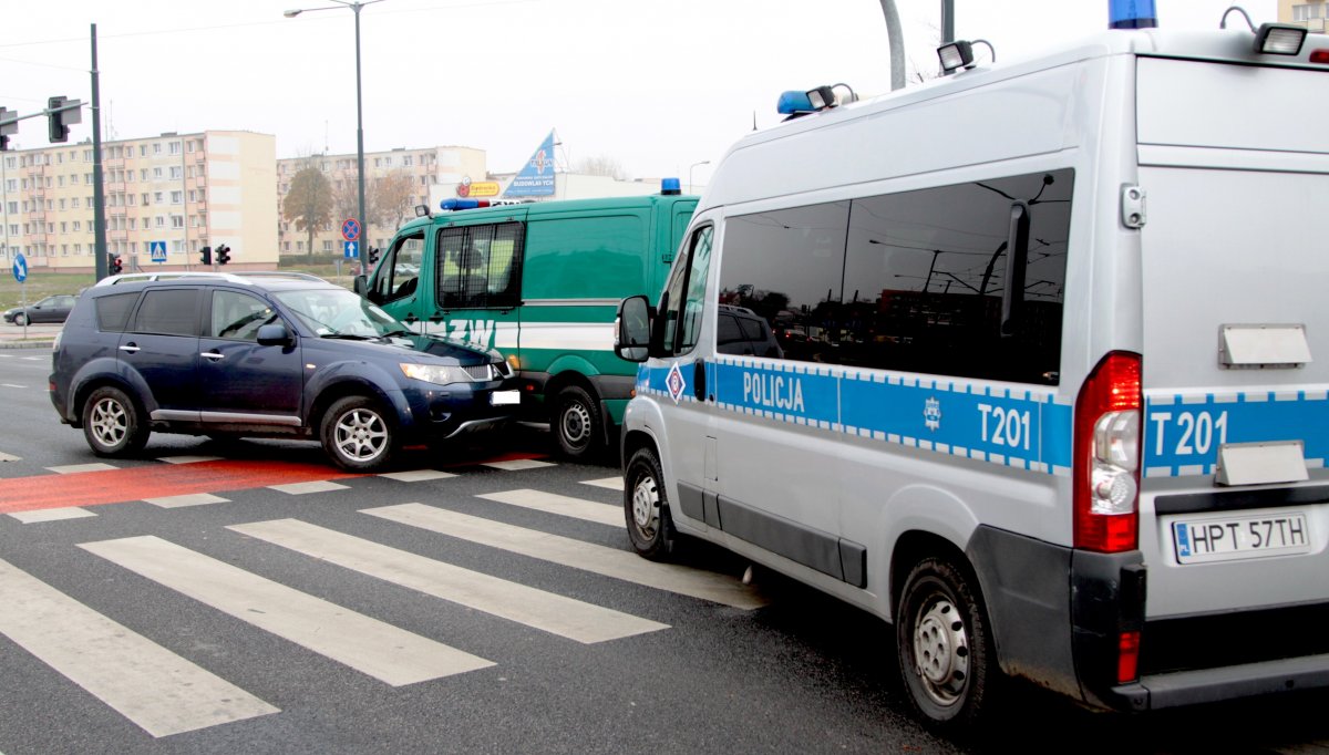 Wjechał pod prąd i spowodował stłuczkę w centrum Elbląga. Miał 3,5 promila