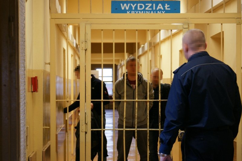 Połamał chłopakowi szczękę w dyskotece. Policjanci zatrzymali podejrzanego