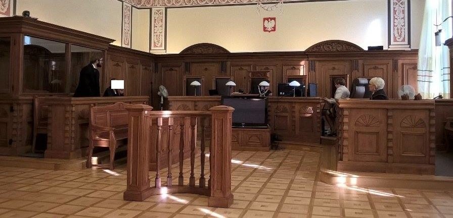 Dopalacze przed sądem. Zeznaje dyrektor sanepidu
