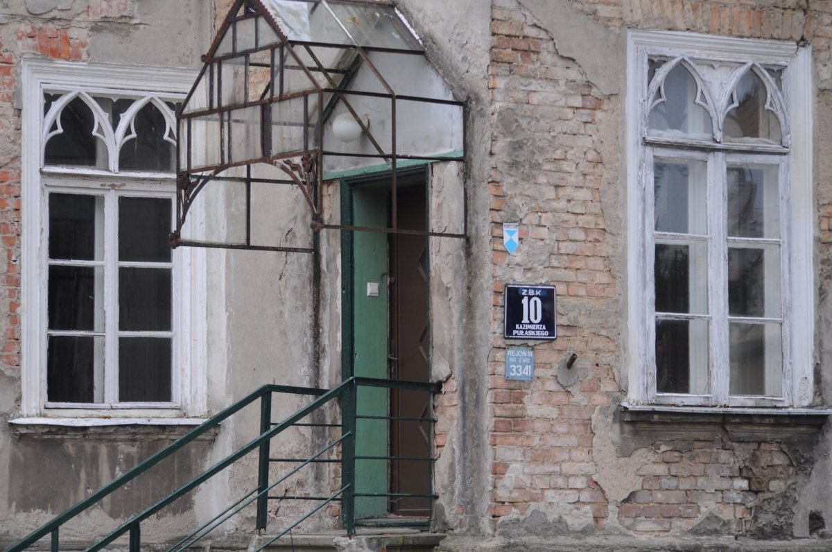 Pałacyk może stać się perełką, ale trzeba dużo zainwestować. Na razie wystawiony na sprzedaż