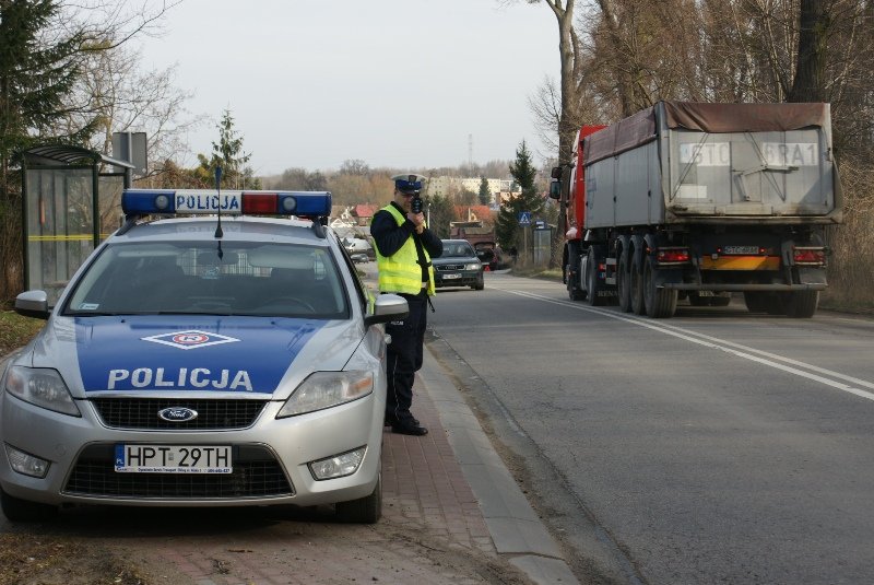Co za piraci drogowi! Motocyklista stracił prawo jazdy, 81-latek wjechał na ekspresówkę pod prąd
