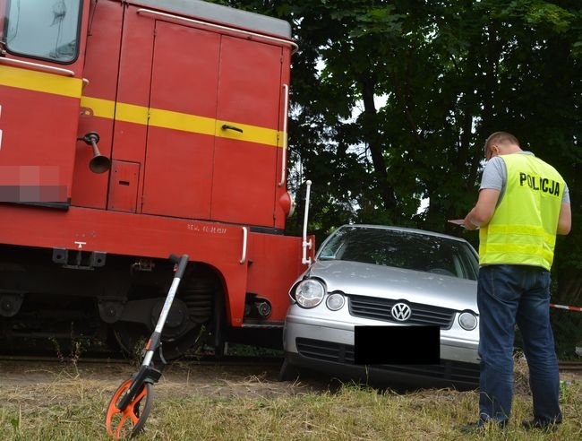 Uderzył w kolejkę wąskotorową. 10-letni pasażer trafił do szpitala