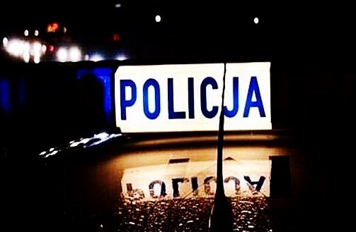 Kibice bili się pod Pasłękiem? Policja ukarała 22 osoby mandatami za wtargnięcie na drogę