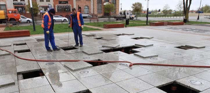 Przygotowują fontanny do uruchomienia. Woda tryśnie od 1 maja