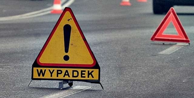 Dachowanie na siódemce. Jedna osoba trafiła do szpitala
