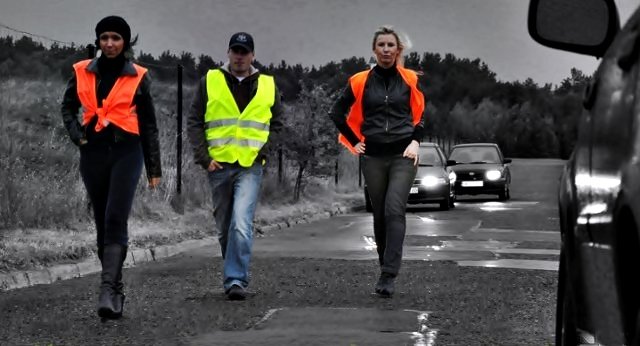 Odblaski obowiązkowe również w mieście? Załóż i świeć przykładem