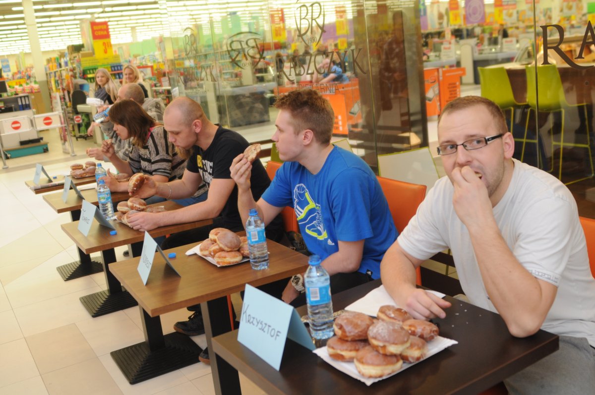 Mistrzostwa w jedzeniu pączków. Ile dasz rady zjeść w 5 minut? Szukamy chętnych