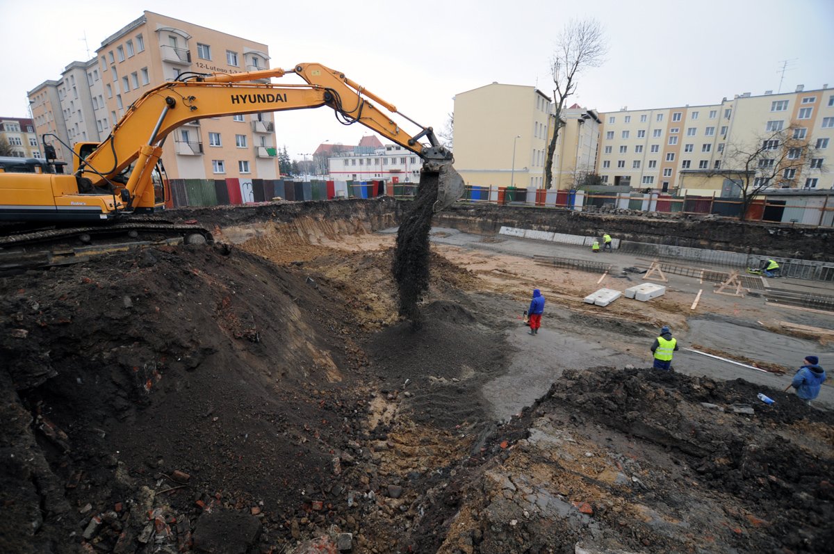 Zamiast szpecących pustostanów - budynek mieszkalny. Plac budowy na Winnej