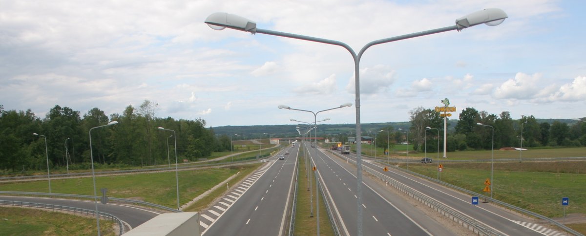 Z dwoma promilami i bez prawa jazdy jechał ekspresową 
