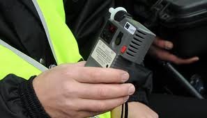Pijani kierowcy. Jeden sam oddał się w ręce policjantów, inny spowodował stłuczkę i uciekł