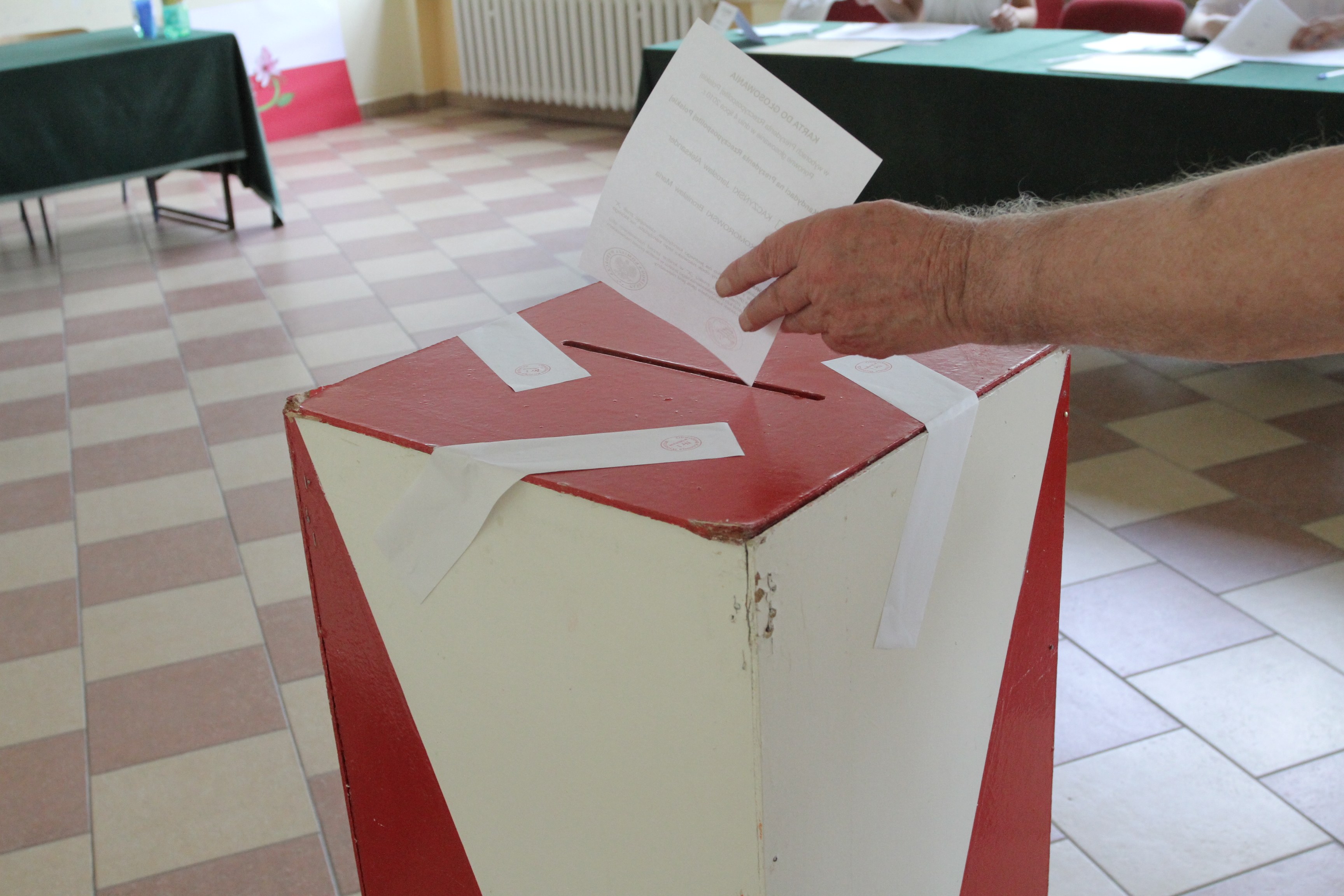 Radni w Tolkmicku już po ślubowaniu . Wybrali przewodniczącego rady