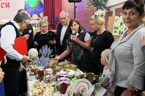 Kartoflak i roladki rybne urzekły jury. Turniej kół gospodyń wiejskich w Tolkmicku