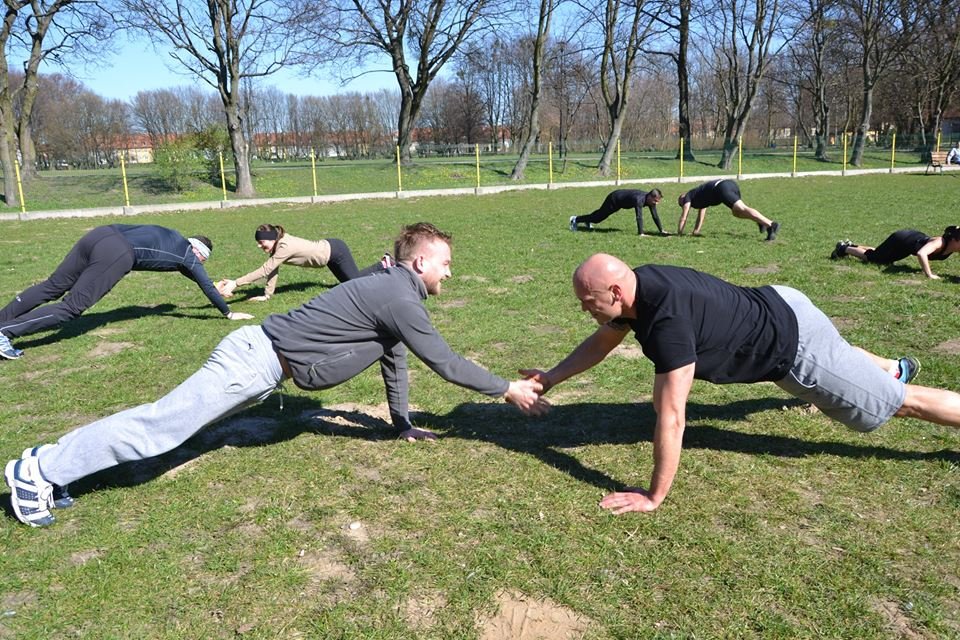 Zadbaj o formę z trenerem. Przyjdź na bezpłatne zajęcia Fit Camp