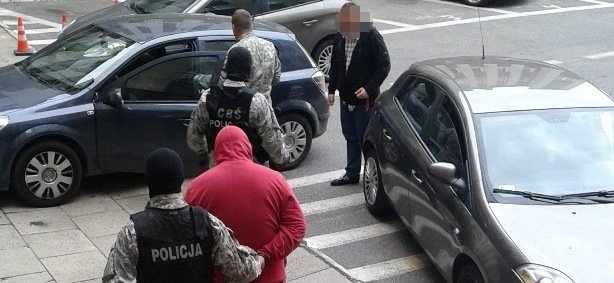 Magazyn narkotyków w Elblągu. CBŚ zatrzymało dwóch kiboli