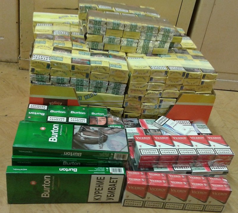 Policjanci przejęli blisko 700 paczek papierosów z przemytu