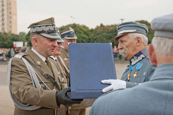 Dywizja świętuję 95. rocznicę istnienia. Zdjęcia z uroczystego apelu