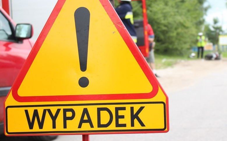 Motocyklista wypadł z drogi. Nieprzytomny trafił do szpitala