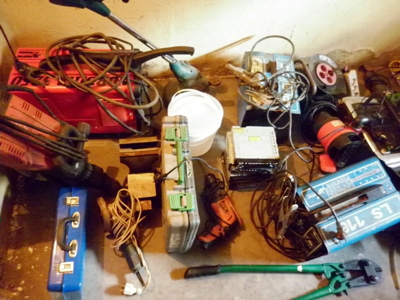 Włamywali się do garaży i kradli elektronarzędzia