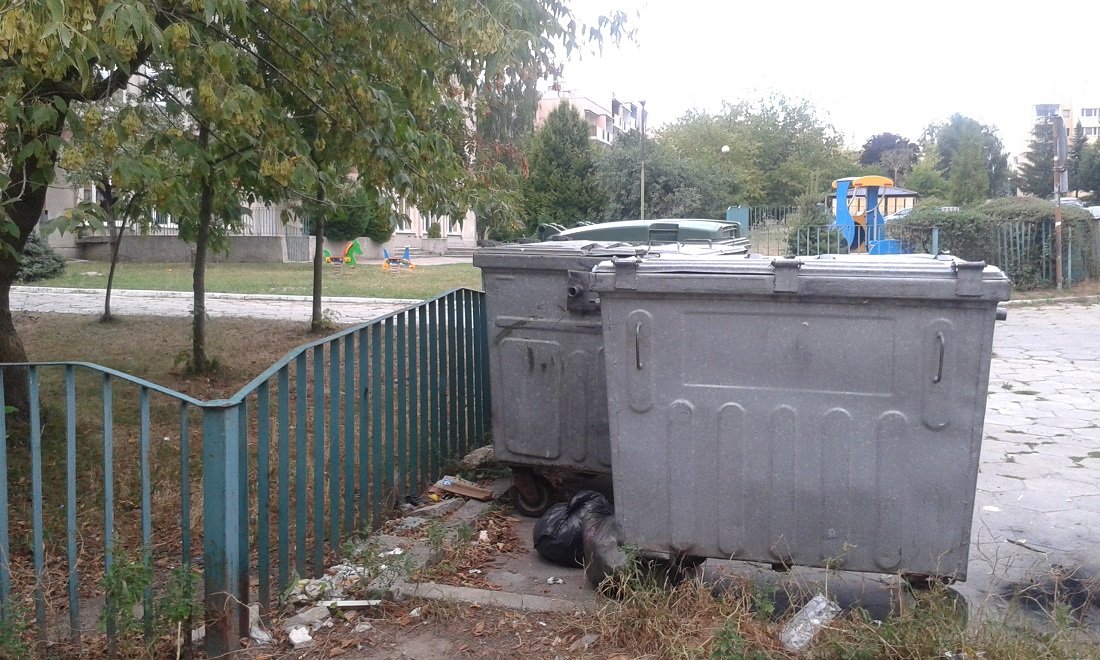 Przedszkole, a tuż przy nim śmietniki. Kłopotliwe sąsiedztwo