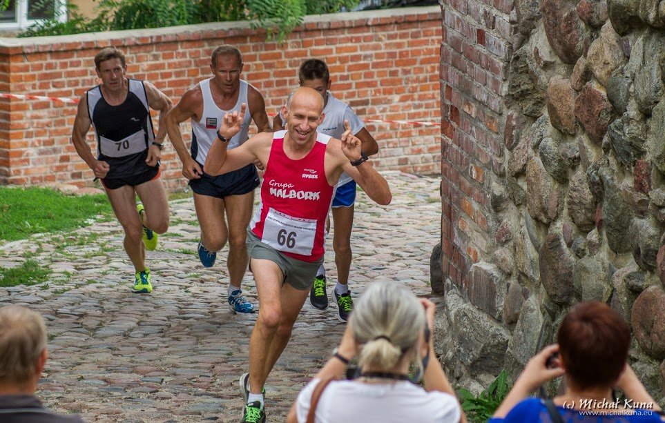 Biegali wokół murów obronnych