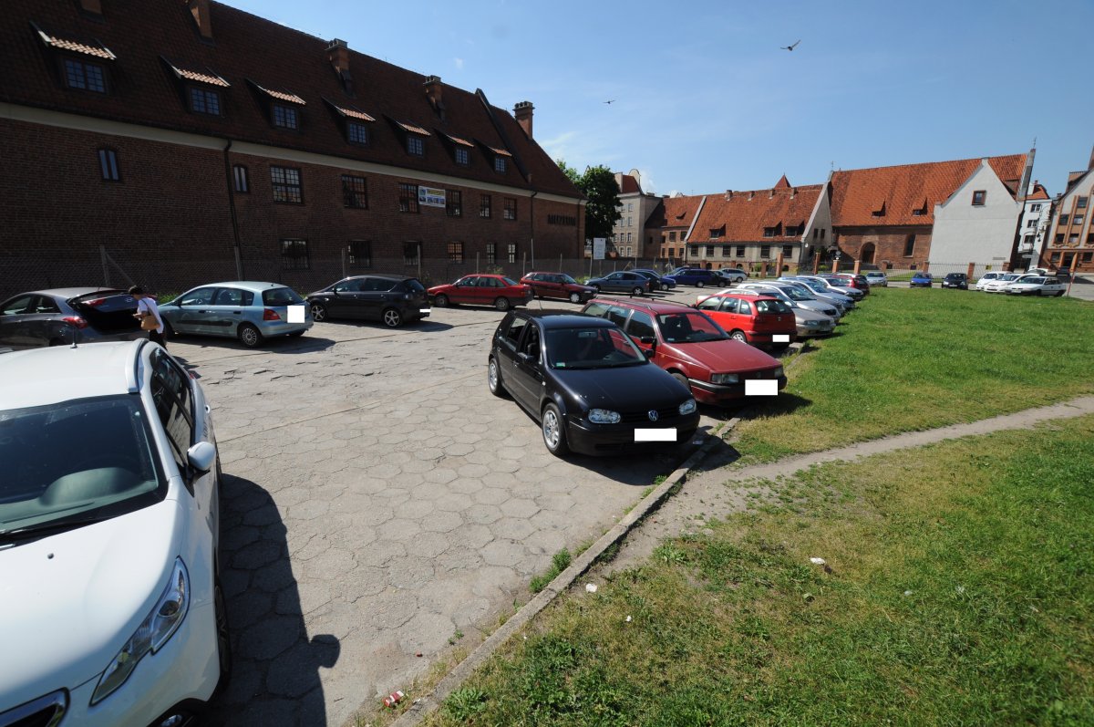 Czy znajdzie się kupiec na muzealny parking?
