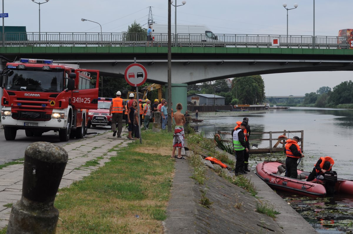Do rzeki Elbląg wyciekł ropopochodny szlam