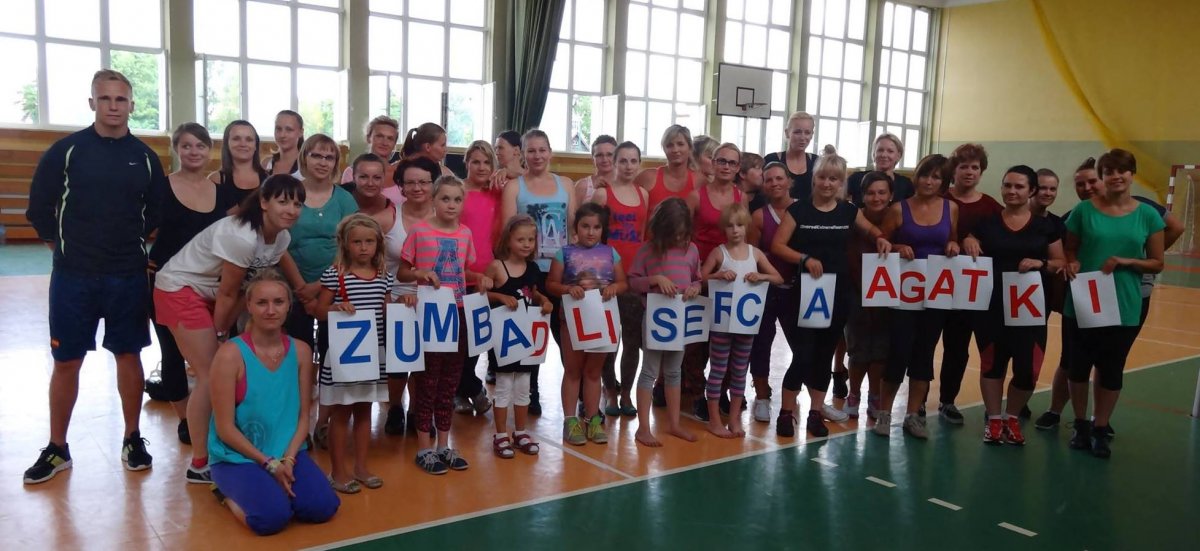 Kulturalna zumba dla serduszka Agatki na dziedzińcu Galerii EL