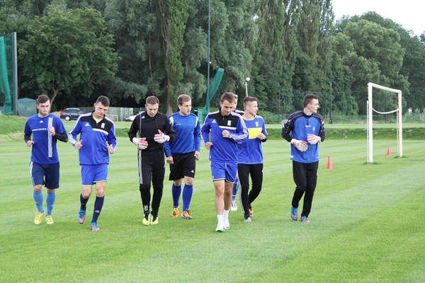 Fatalny finał sparingu. Olimpia Elbląg przegrała z Arką Gdynia 1:2 i straciła Wesołowskiego