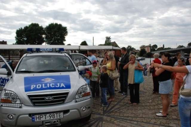 Policjanci świętują i zapraszają mieszkańców na festyn
