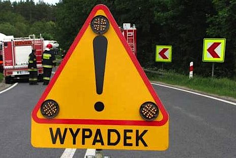 Zderzenie osobówki z ciężarówką pod Jegłownikiem