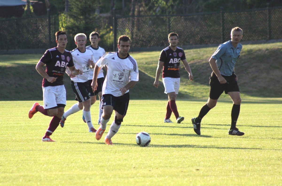 Olimpia Elbląg wygrała sparing z Kaszubią Kościerzyna 2:0 i ma nowych piłkarzy