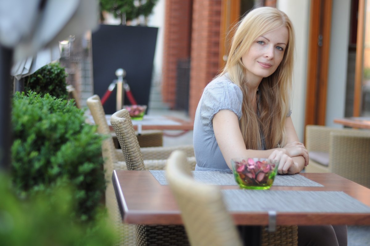 Pani dyrektor śpiewa i prowokuje. Katya i Jesteśmy wolni