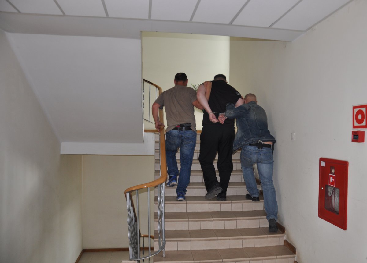 Poszukiwany za napad z bronią w ręku. Zatrzymany pod Pasłękiem